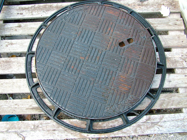 Aknafedlap kerek 600mm B125 EURO